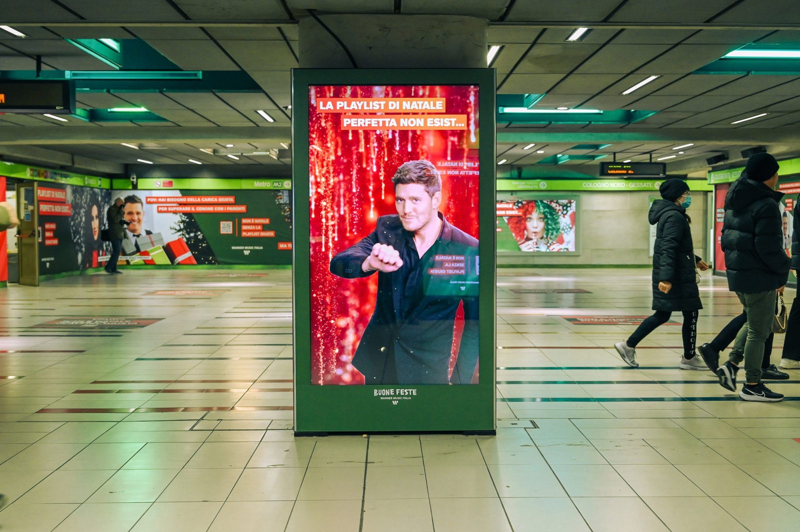 La stazione della metro di Porta Garibaldi brandizzata Warner Music Italia (3)